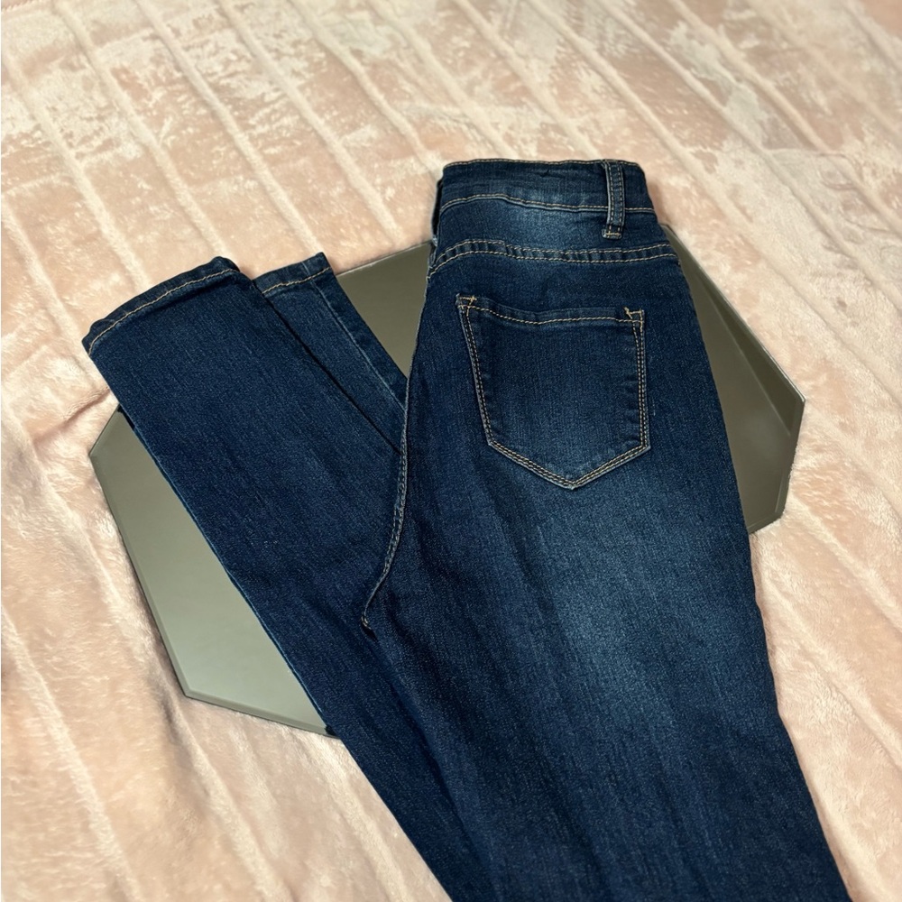 High Rise Blue Jeans with Slim Silhouette